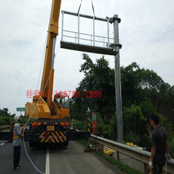 崇左高速戶外P10雙色屏  60平米