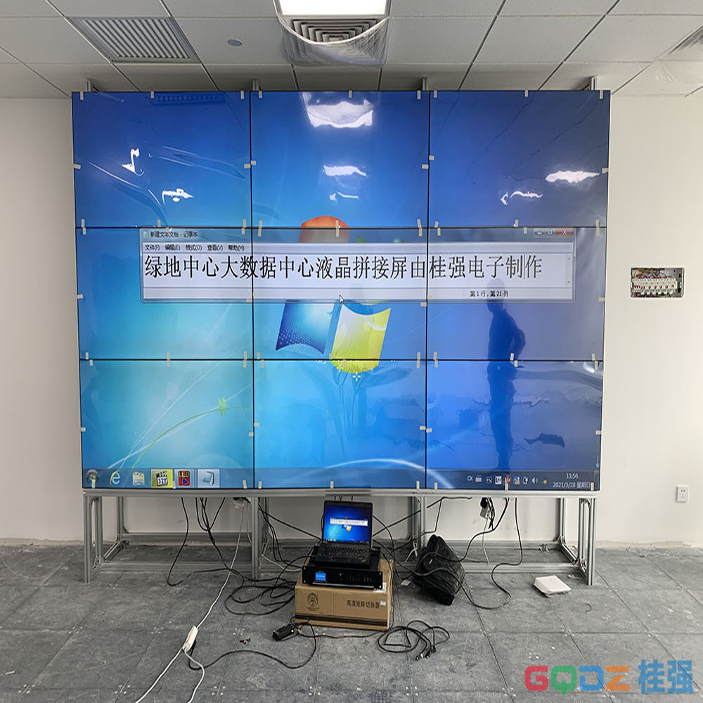 綠地中心8棟55寸液晶拼接屏