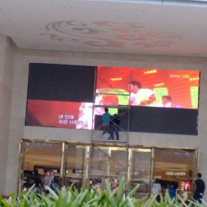 南寧市民族古城路口夢(mèng)之島P6全彩LED顯示屏