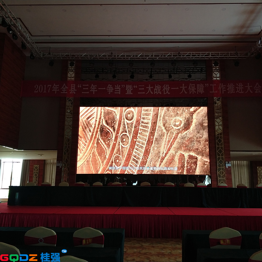 田東東成大酒店室內(nèi)P2.5全彩LED顯示屏 26平米